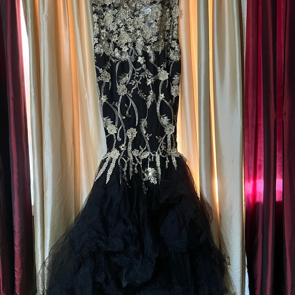 Dress - Picture 5 of 6